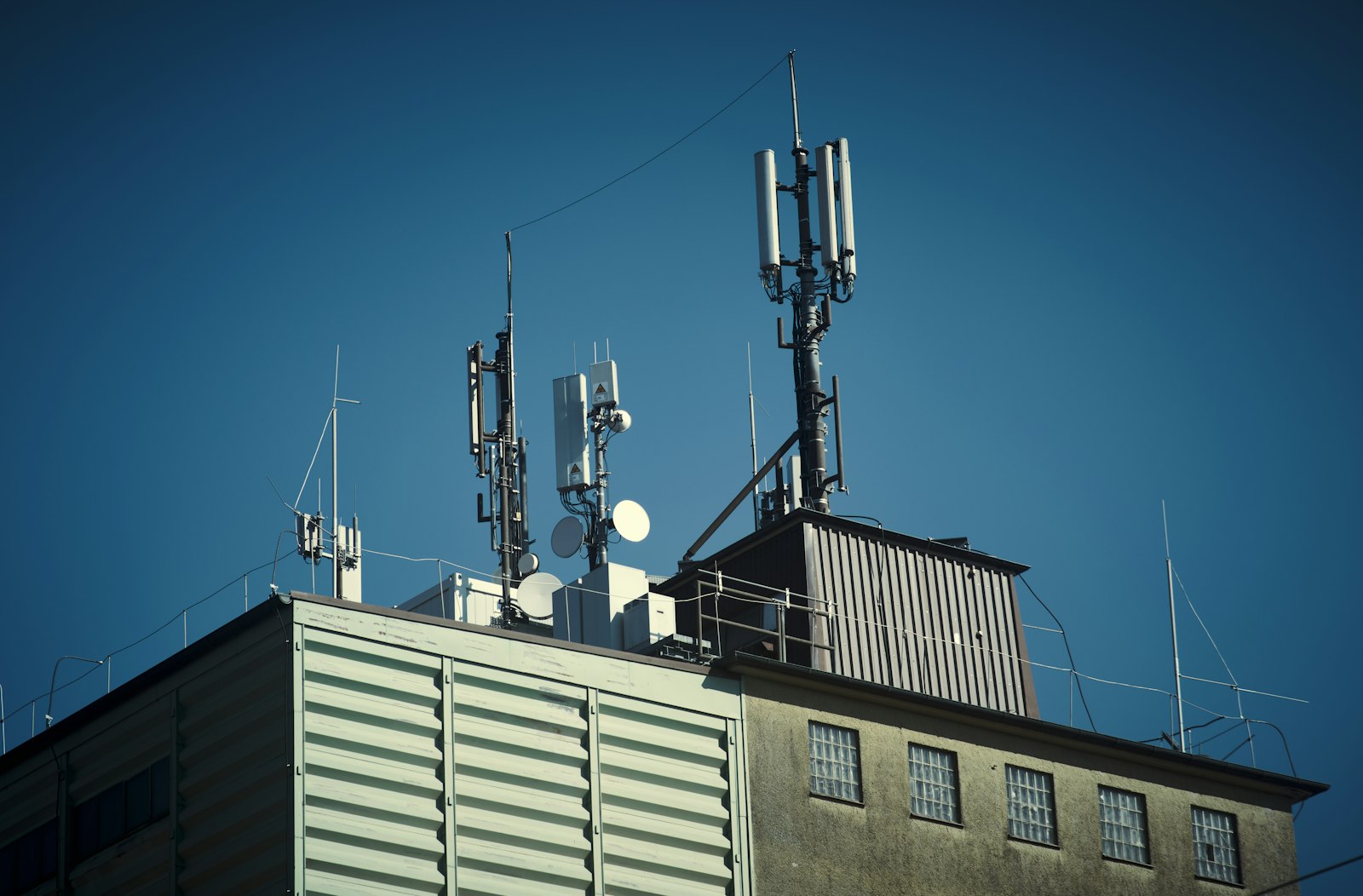 Wireless signal connectivity